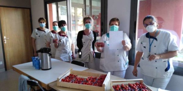 Surblouses, masques, TV, gâteaux ou dessins… Comment chacun de nous peut apporter son soutien aux Ehpad